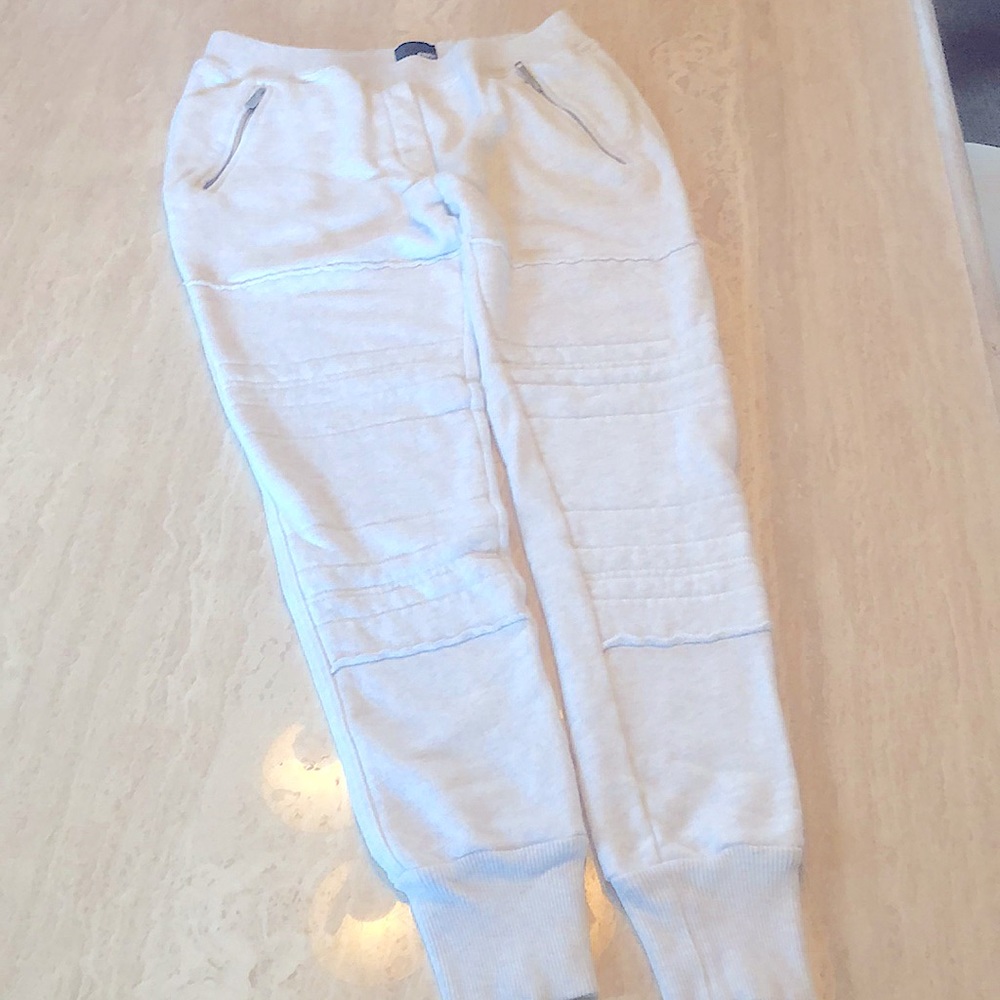 Aritzia - Wilfred Free Joggers size M Cloud Grey